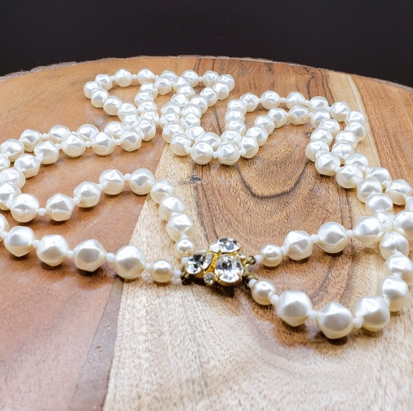 Gorgeous Faux Cultured Pearl Double Strand Necklace - Picture 4 of 11